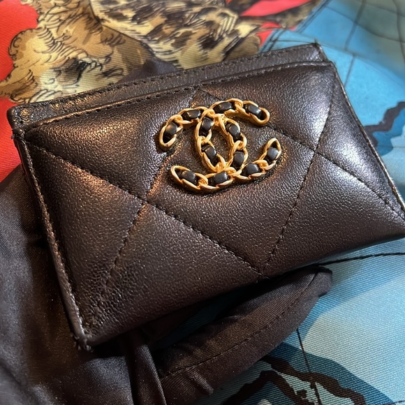 Chanel 19 Card Holder - Picture 3 of 8